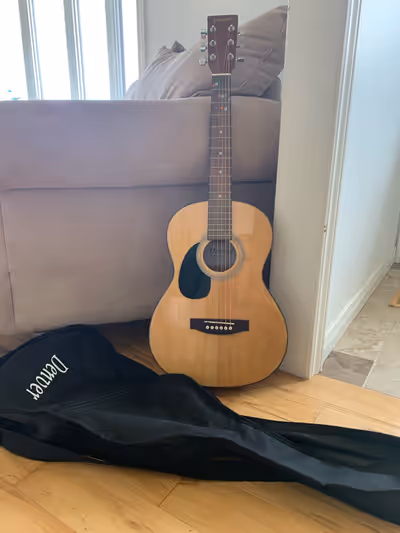 Kids left handed Denver acoustic guitar, comes with soft case and picks Like new, never learned to p...