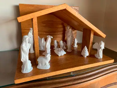 Crèche de Noël avec personnages en céramique, View more