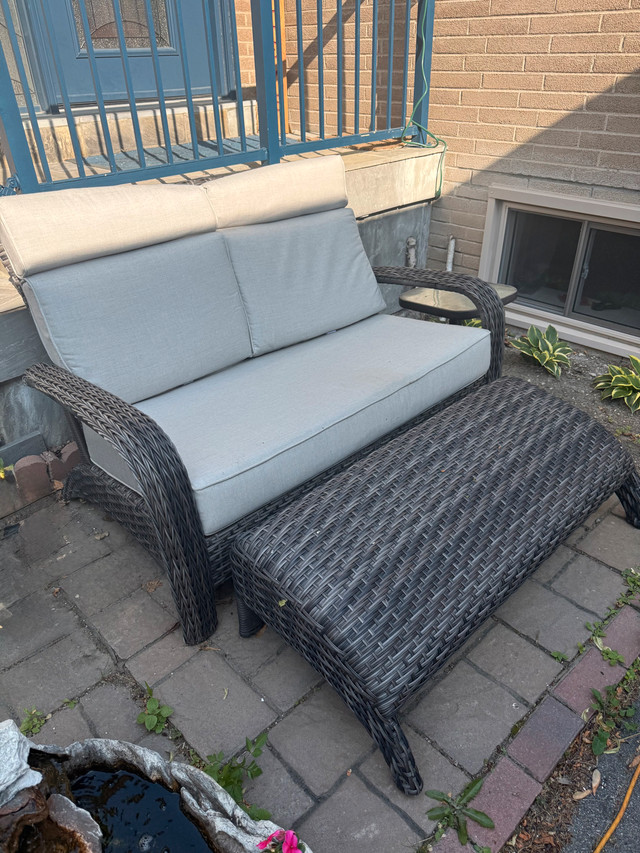 Outdoor Wicker Love Seat in Patio & Garden Furniture in Mississauga / Peel Region