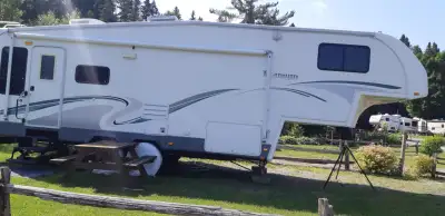 titanium 28E33SB 2006 en excellante condition ,très très propre intérieur comme extérieur Remiser to...