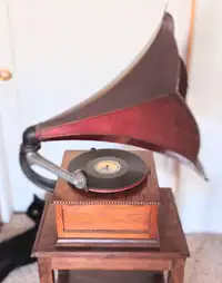 Old victrola gramophone phonograph
