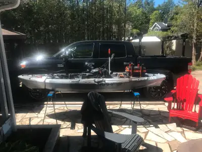 Get ready to hit the water with this Wilderness System Radar 115 kayak, perfect for fishing and recr...