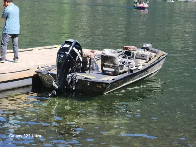 2010 Triton Ambush 16ft welded flat bottom aluminum boat. Please contact for serious inquiries only....
