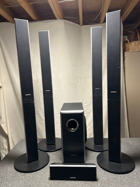 Samsung 6 Surround Sound Cinema Speakers in excellent condition in General Electronics in Oakville / Halton Region