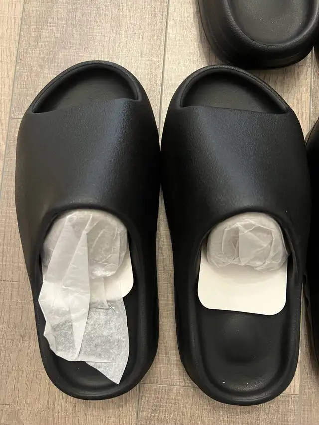 Brand New YEEZY Slides For Sale! in Men's Shoes in Markham / York Region - Image 3