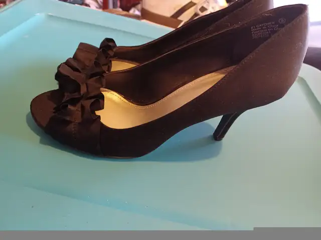 Black open toed high heels in Women's - Shoes in Calgary - Image 3