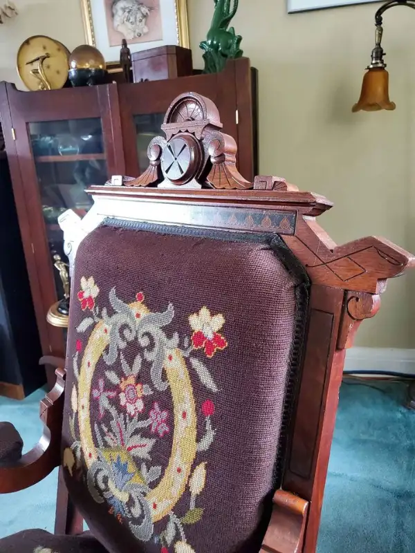 Antique 1880s Victorian Eastlake Carved Walnut Chair in Chairs & Recliners in City of Toronto - Image 4