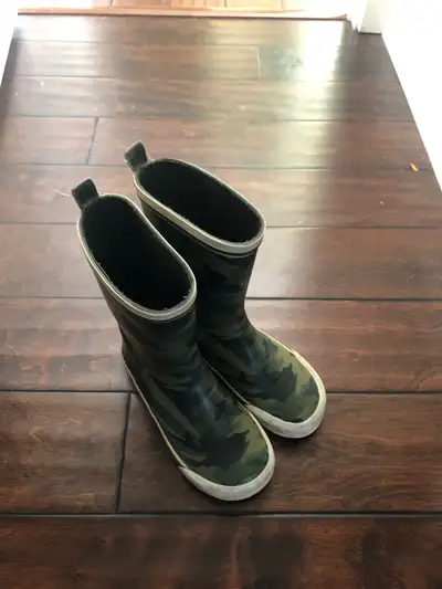 Kids rain boots size 1 (5/6 year old), View more
