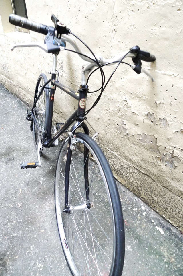 PEUGEOT - Hybrid Bike - 18"/45.5cm dans Randonnée, ville et hybrides  à Ville de Montréal - Image 4
