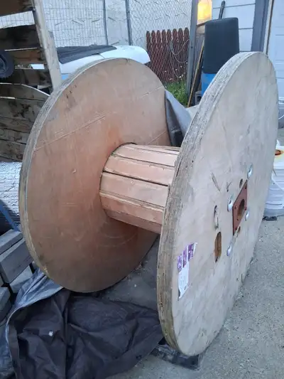 Huge cable reel 44" X 24" to sell p/u in Millwoods