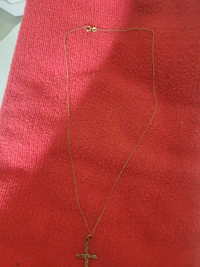 18 inches 14 kt Gold chain 10 kt Gold ✝️ Cross in Jewellery & Watches in Ottawa - Image 3