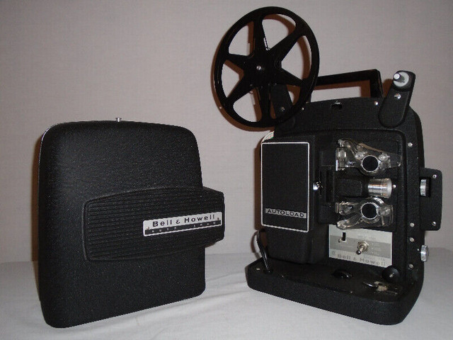 Projecteur de film BELL & HOWELL / BELL & HOWELL movie projector in Arts & Collectibles in Bathurst - Image 2