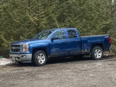 Replacement motor, only 30 000km, runs well. V8, Z71. LANDIRENZO propane conversion kit, runs on gas...