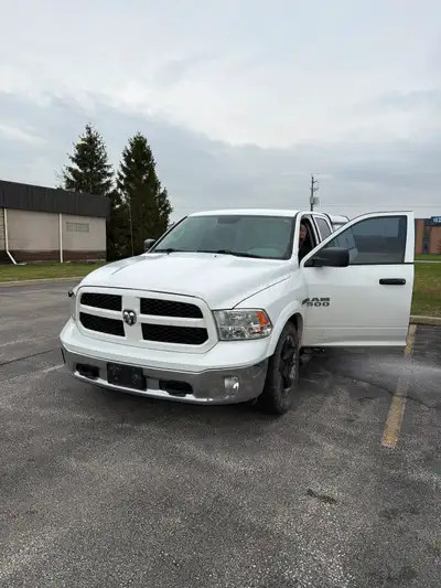 Clean Carfax ✅ Strong running truck with the reliable 3.0L EcoDiesel engine. Crew cab gives you tons...