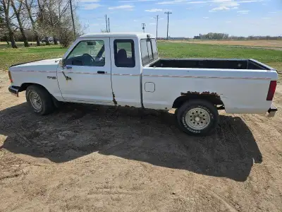 Selling this 1992 ford ranger. 4.0l engine 5 speed manual, good runner, has some rust, tires are dec...