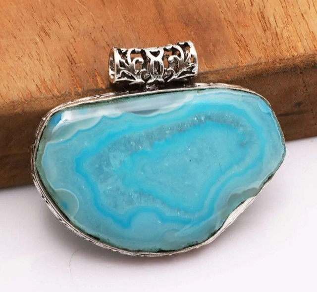 Solar Agate Stone Pendant New dans Bijoux et montres  à Ouest de l’Île