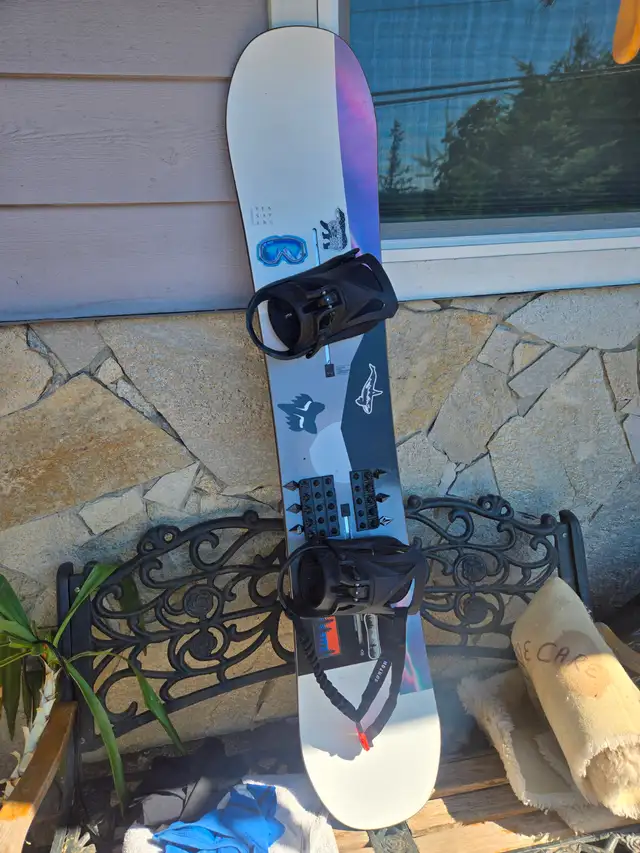 Burton snowboard in Snowboard in Nanaimo - Image 2
