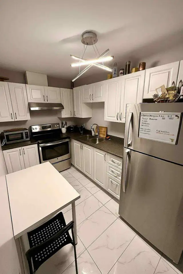 Colocation – 370 Rue Sherbrooke Est (Montréal) in Room Rentals & Roommates in City of Montréal - Image 9