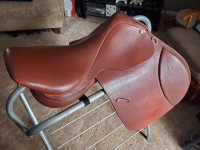 17.5" St Lourdes Sellier Close Contact English Jumping Saddle
