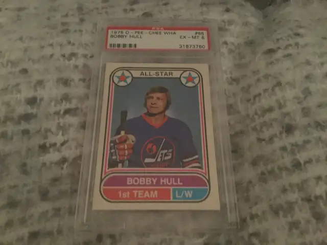1975 1976 O Pee Chee OPC WHA Bobby Hull PSA6 in Arts & Collectibles in Oakville / Halton Region - Image 2