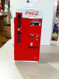 Coca Cola-Vintage 1994 Diecast Vending Machine Musical Coin Bank