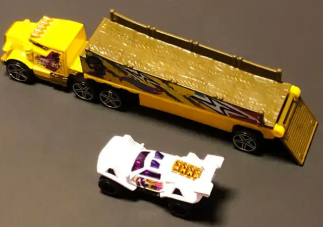 HOT WHEELS / 50th Anniversary Rumble Road Die-Cast Car in Arts & Collectibles in Oakville / Halton Region - Image 3