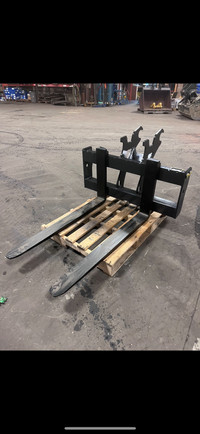 Mini excavator pallet forks - attachments 