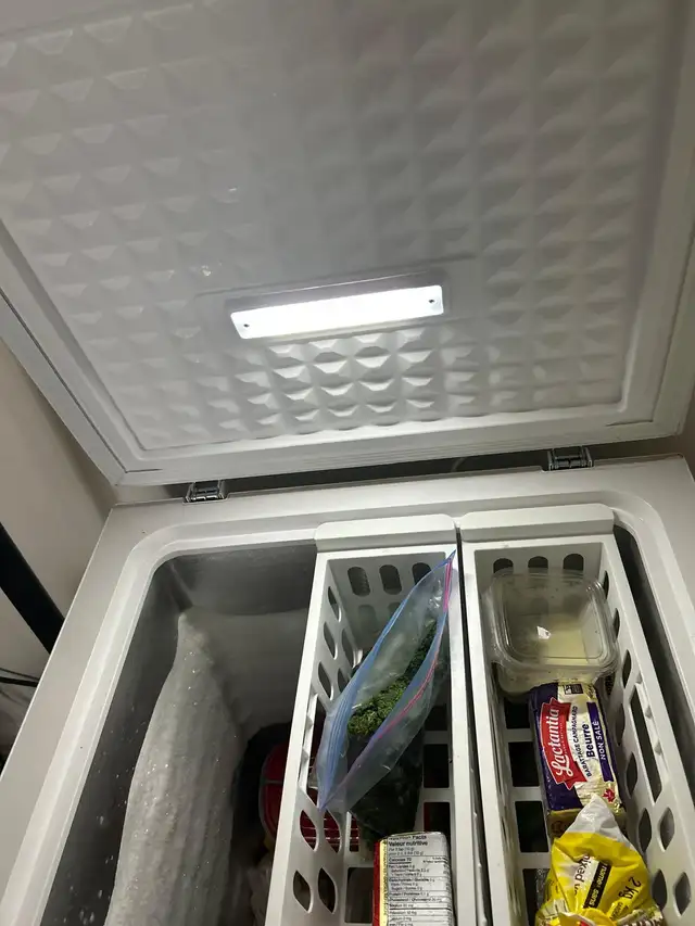 Vissani Compact Chest Freezer – Great Condition in Freezers in City of Toronto - Image 4