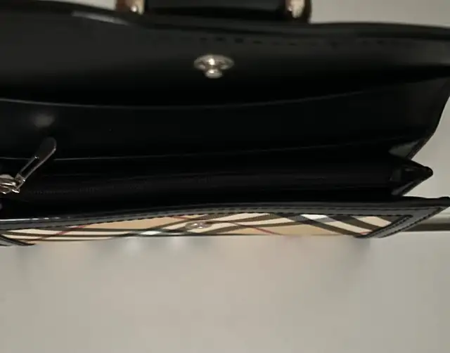 Woman Authentic Burberry Wallet (New) in Women's - Bags & Wallets in Ottawa - Image 5