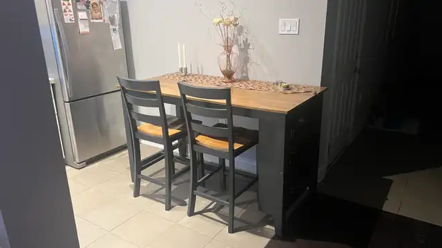 furniture  in Dining Tables & Sets in Markham / York Region - Image 2
