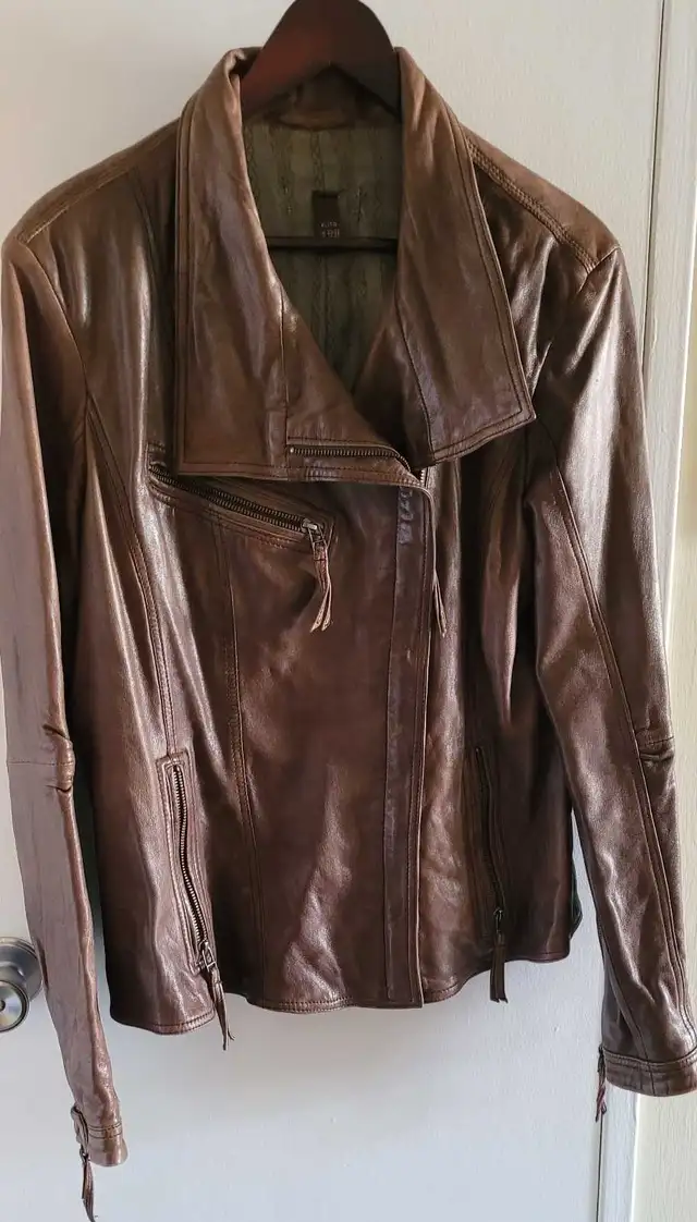 Woman's Biker's Leather Jacket in Women's - Tops & Outerwear in City of Toronto - Image 3
