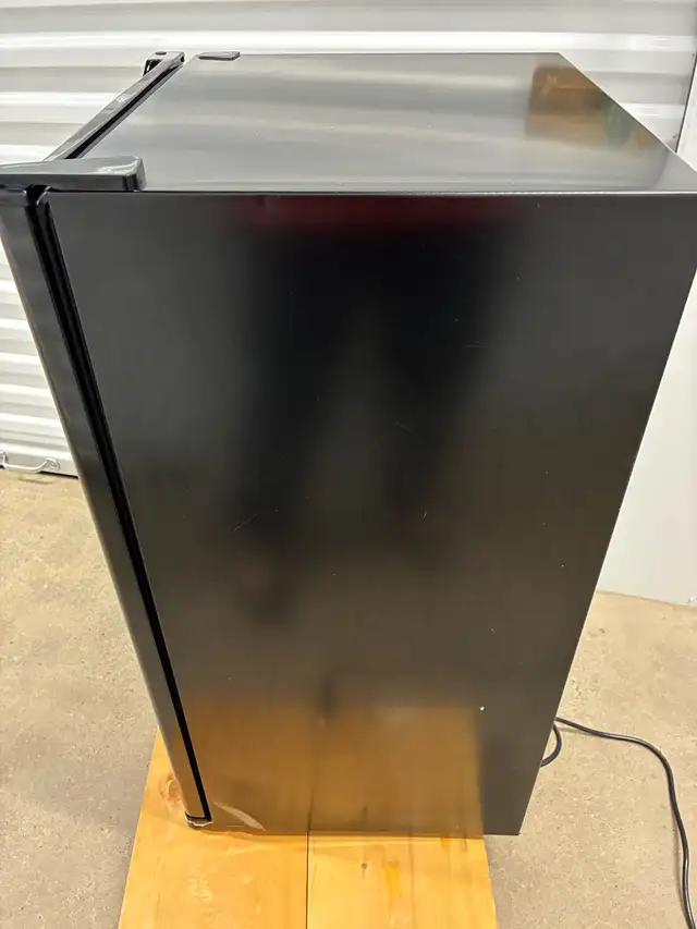 Hamilton Beach Mini Fridge479102393490483202