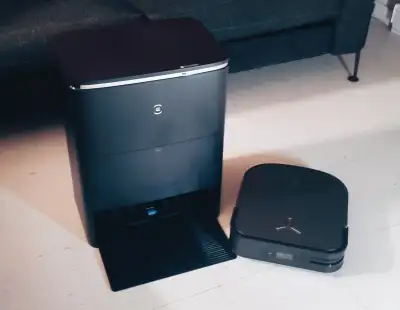 Very good condition Deebot X2 Omni Vaccum and mopping options Self emptying vacuum, hepa filter. Mop...