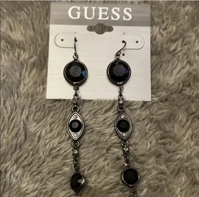 Guess necklace and earrings set62863737824643124