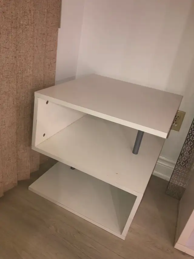 White Side table in Other Tables in Oshawa / Durham Region - Image 2