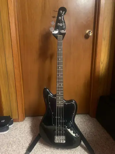 This is a vintage model which ended in 2019. It was a little below the classic vibe. It is a short s...