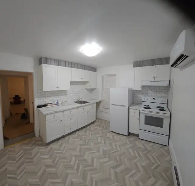 BOWMANVILLE, LARGE 1 BEDROOM APARTMENT