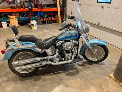 96 cubic inch fuel injected Fatboy, 6 speed. Quick detachable windshield and sissybar/rack. Has wind...
