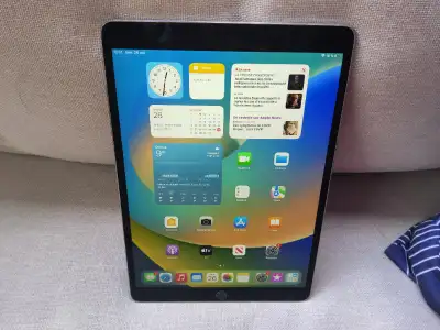 Apple iPad Pro 10,5 pouces - Gris - 256 Gb, View more