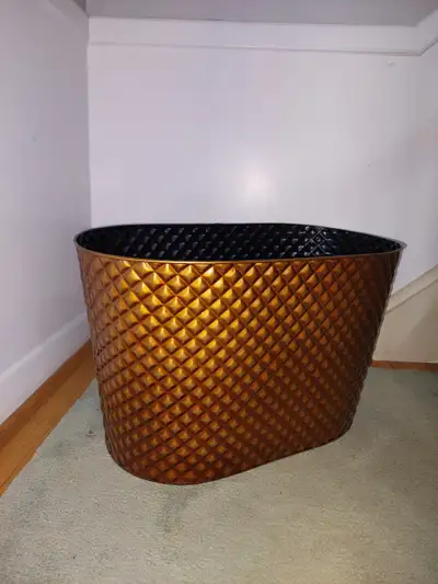 Oval tin basket, View more