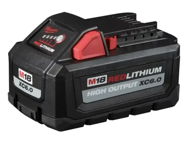 Milwaukee battery in Power Tools in Markham / York Region - Image 5