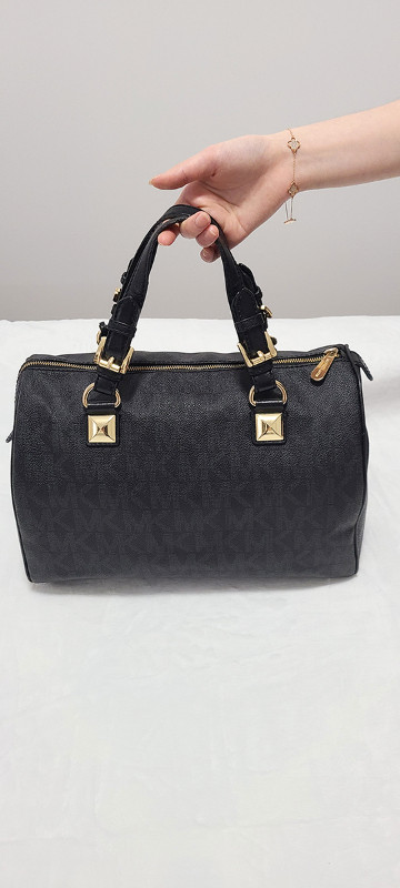 Michael Kors Large Black Travel Signature Tote Bag in Women's - Bags & Wallets in Barrie - Image 3