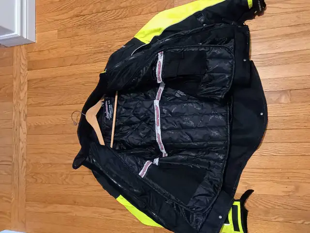 Women's Motorcycle Jacket in Women's - Other in Oakville / Halton Region - Image 4