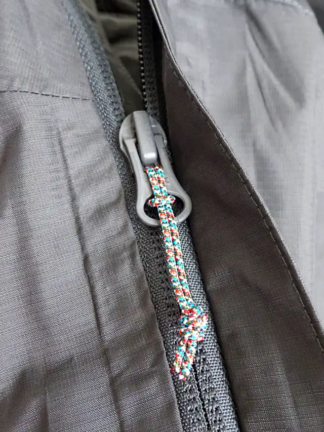 Ladies’ Small MOUNTAIN HARDWEAR Gore-Tex snow pants - NEW w/tags in Women's - Bottoms in Markham / York Region - Image 9