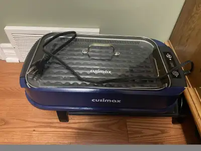 This Cusimax electric indoor grill is in good condition and ready to help you whip up delicious, gri...