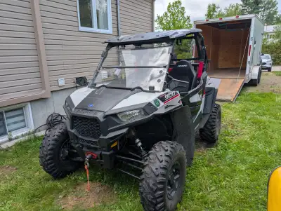 À VENDRE – Polaris RZR 900 EPS 2016 Outaouais – 8 780 km 9900 $ Polaris RZR 900 EPS 2016, en très bo...