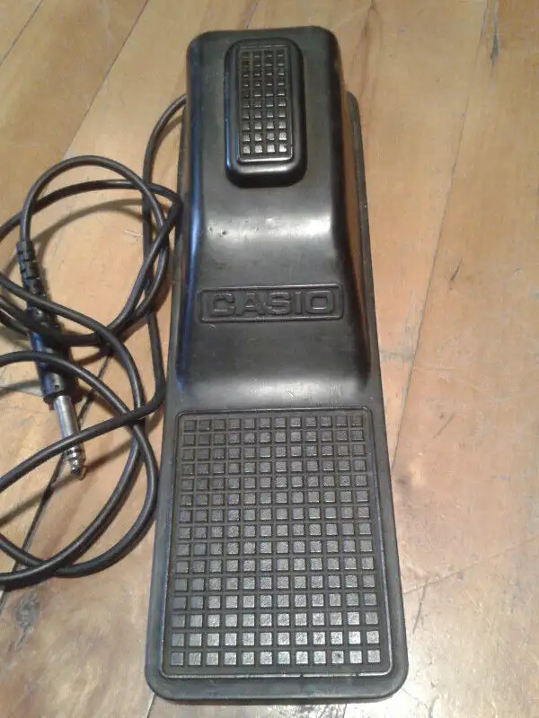 Casio 1980's Piano/Keyboard Foot Switch / Pedal Su in Amps & Pedals in Ottawa - Image 4