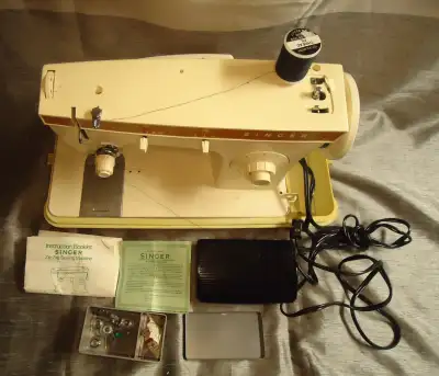 SINGER Zig-Zag Sewing Machine Model 247 Works great and in good condition. $110