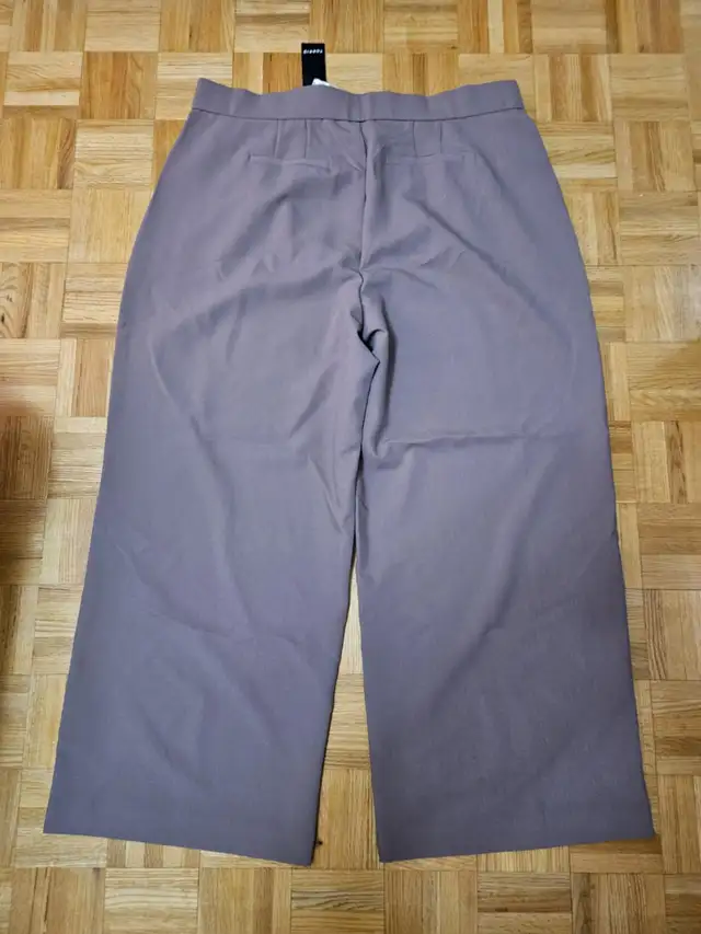 NEW WITH TAGS Torrid size 18 Dress Pants in Women's - Bottoms in City of Toronto - Image 4