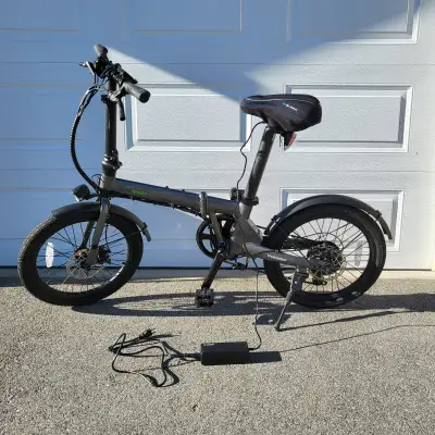 Qualisports Volador folding electric bicycle. Very good condition. Purchased 2 years ago and barely...